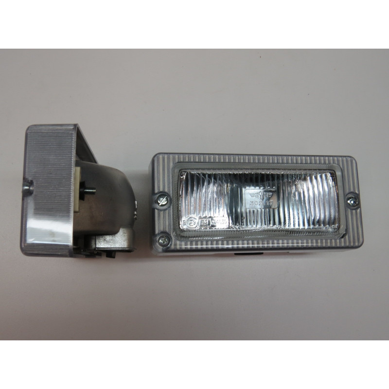 http://www.topretro.fr/530-thickbox_default/paire-antibrouillard-anti-brouillard-rectangulaire-additionnel-peugeot-309-gti-405-mi16-citroen-ax-gti-bx-gti.jpg